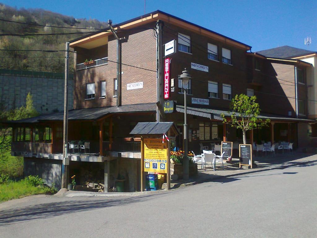 Hostal El Peregrino La Portela de Valcarce Εξωτερικό φωτογραφία